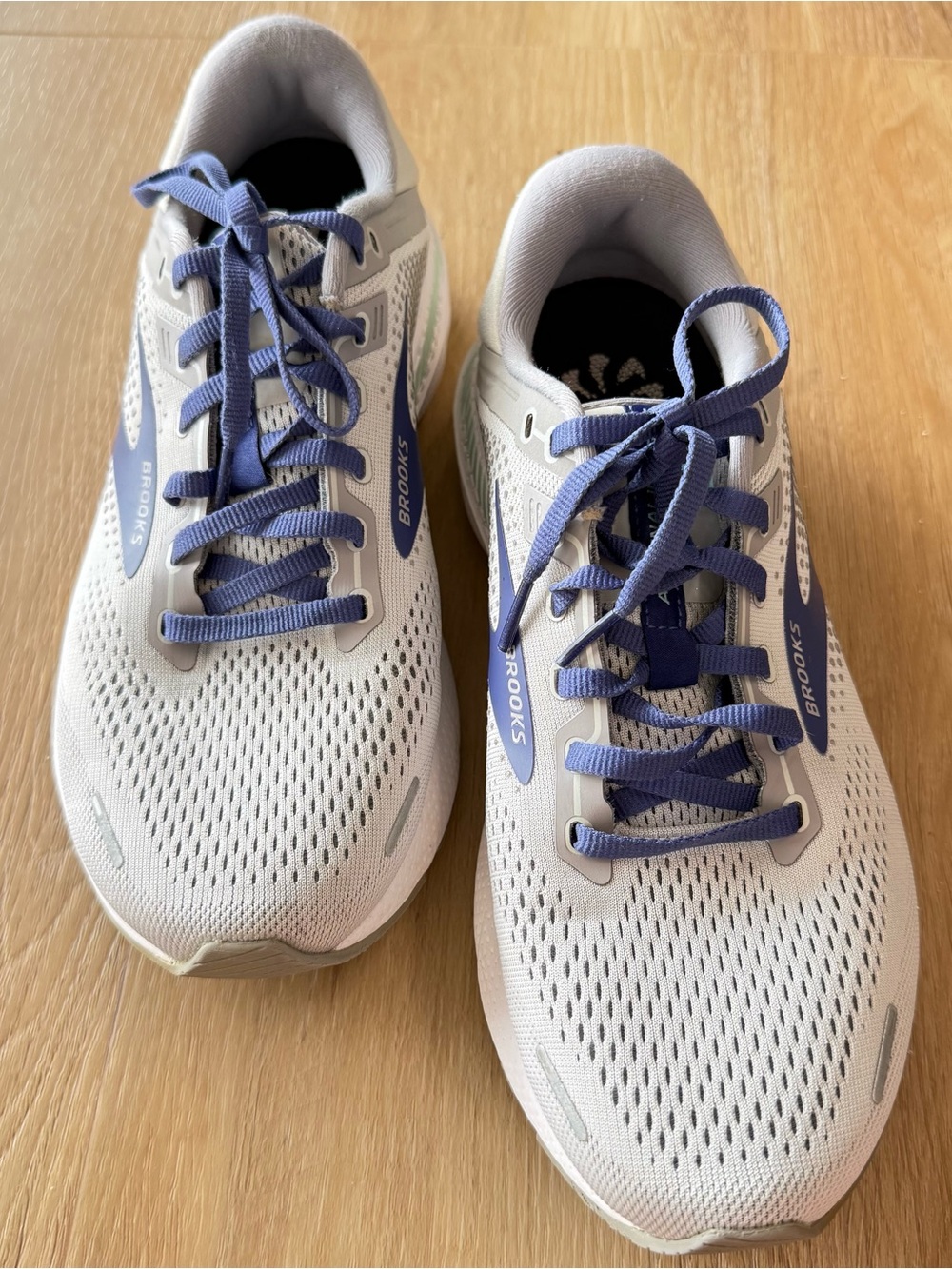 Brooks Adrenaline GTS 22 Running Shoes sZ 9.5 wide D gray Lavender logo mesh